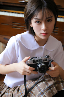 抱着女朋友压枪