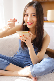 男人吃奶的视频