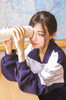 极品网红萌白酱金丝旗袍